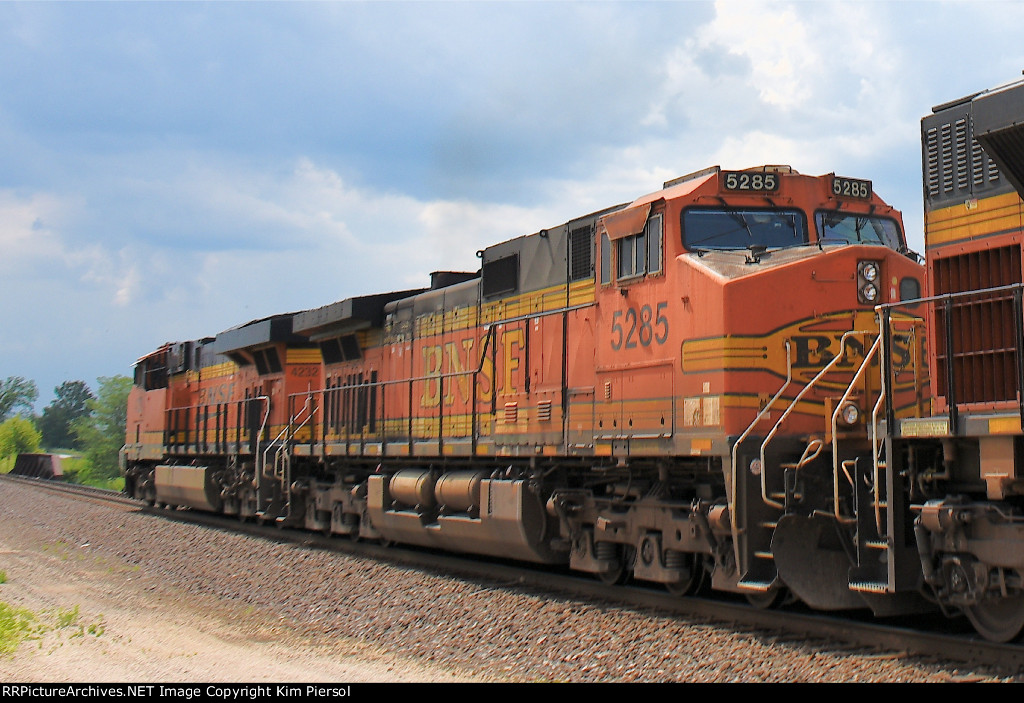 BNSF 5285